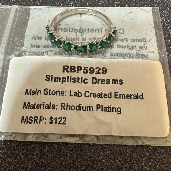 BP Lab created Emerald May 2023- Simplistic Dreams - Picture 3 of 4